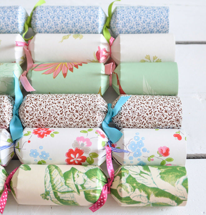 Easy DIY Wallpaper Christmas Crackers