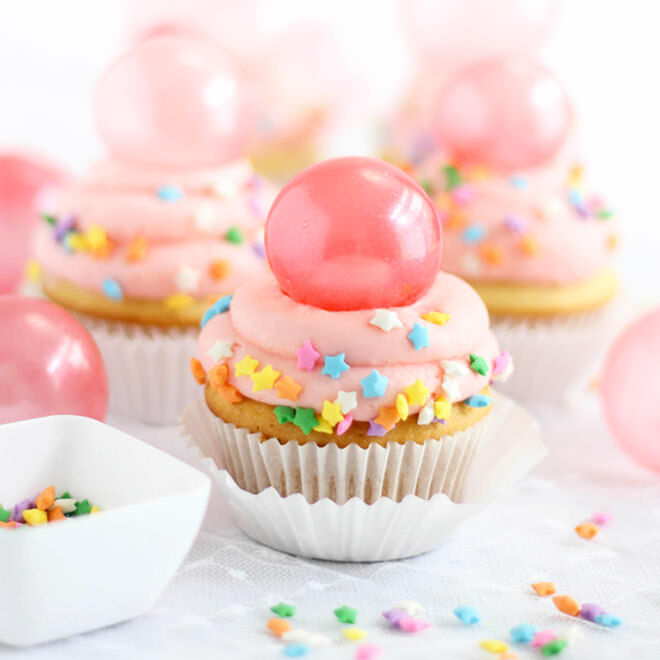 Bubblegum frosting cupcakes