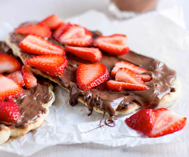 Nutella strawberry pizza