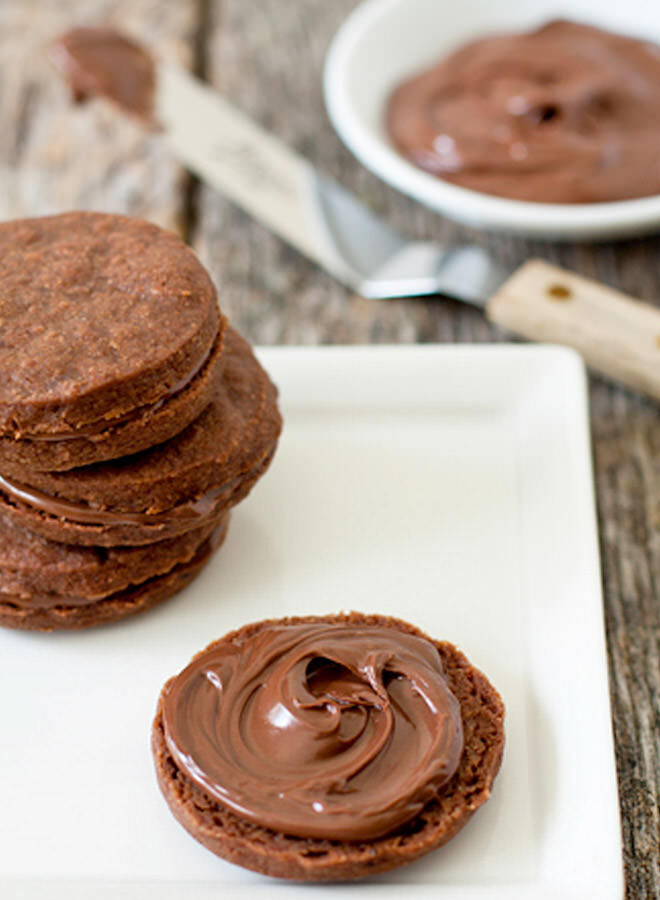 Nutella-stuffed mocha shortbread