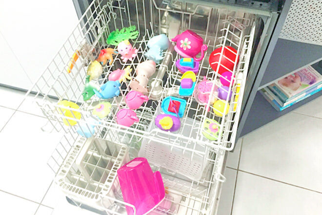 clean bath toys in a dishwasher