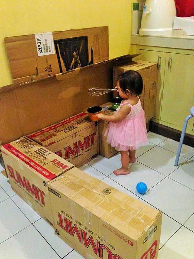How to turn cardboard boxes into a fab play kitchen