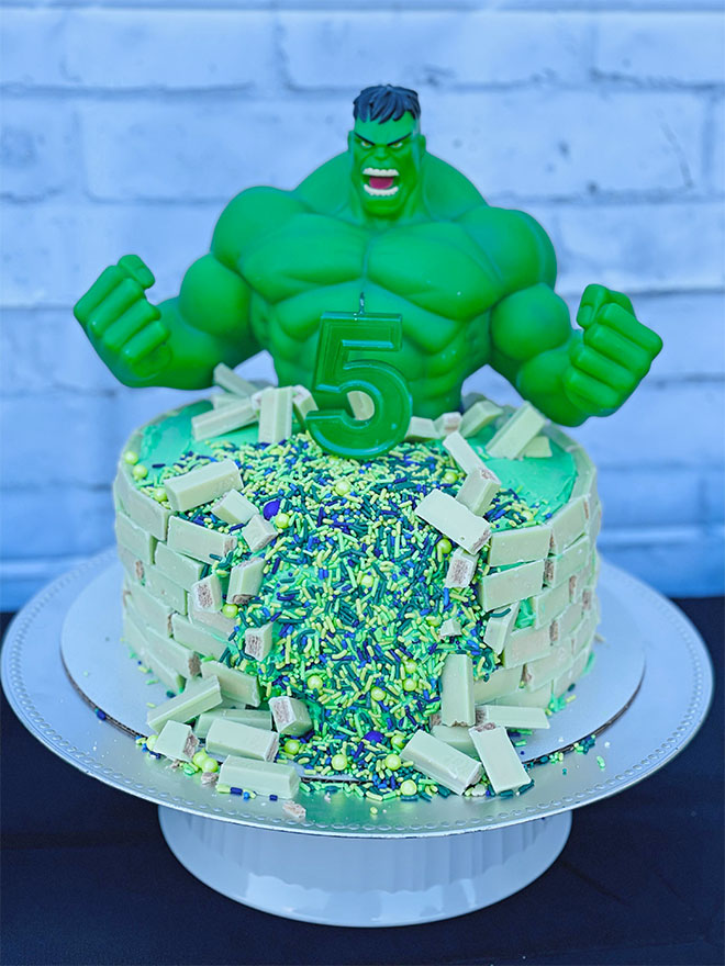 Hulk smash cake