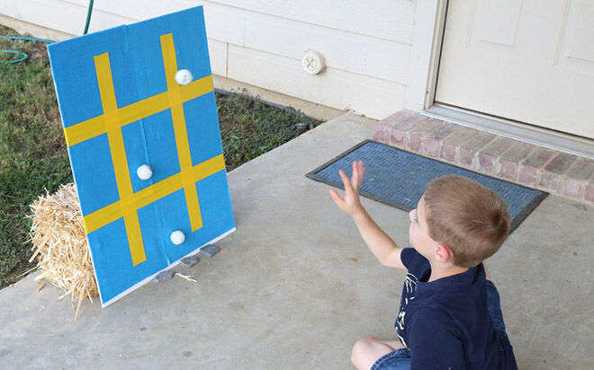 Stick Tic Tac Toe. Outdoor ways to play Tic Tac Toe