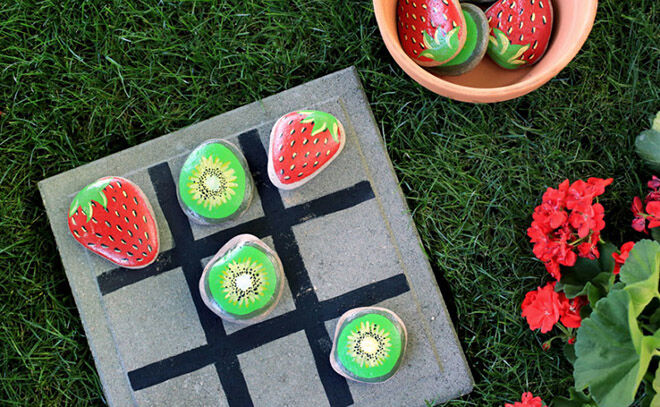 Strawberry delicious way to play Tic Tac Toe.