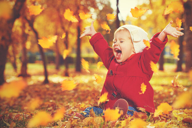 Nature-girl-autumn-leaves