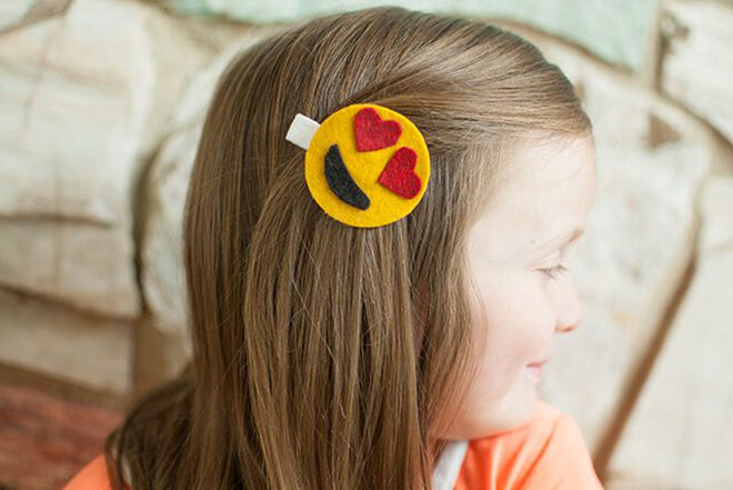 eHow DIY Emoji Hair Clip