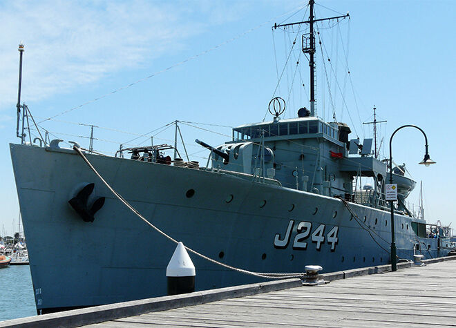 HMAS Castlemaine. Ships to visit in Melbourne