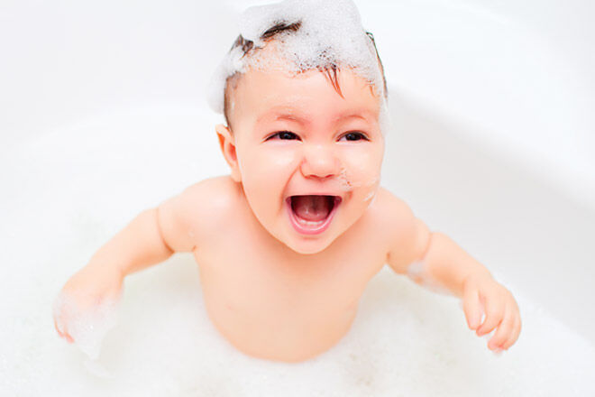 Baby Teething: Use a bath as a distraction