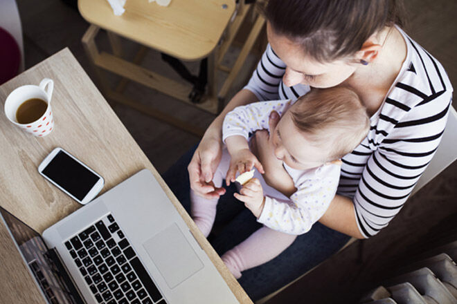 Mum-and-baby-study-at-home