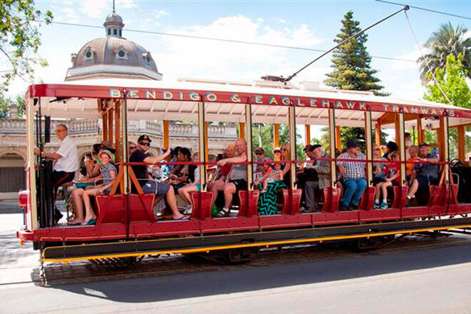 tram victoria tour kid family