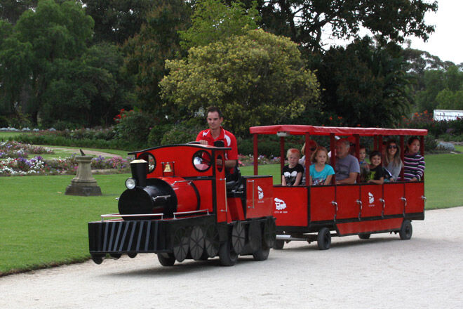 Werribee Gardens kid victoria rail track