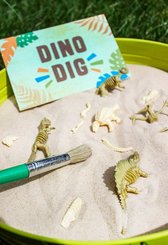 Dino Dig dinosaur party game