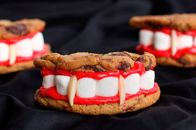 Halloween biscuits vampire