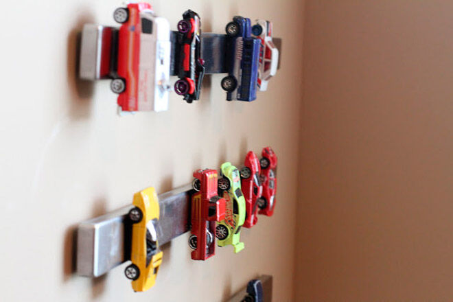 magnet toy car storage
