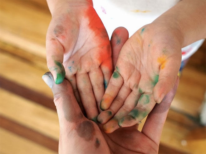 food colouring stained hands toddler cleaning hacks