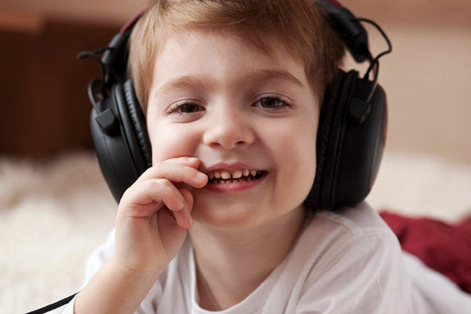 child listening to music through headphones Kinderling