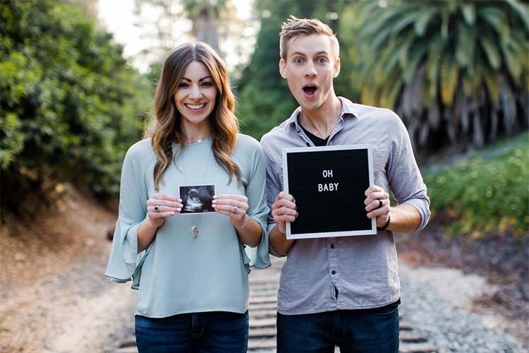 ultrasound pregnancy announcement photo idea