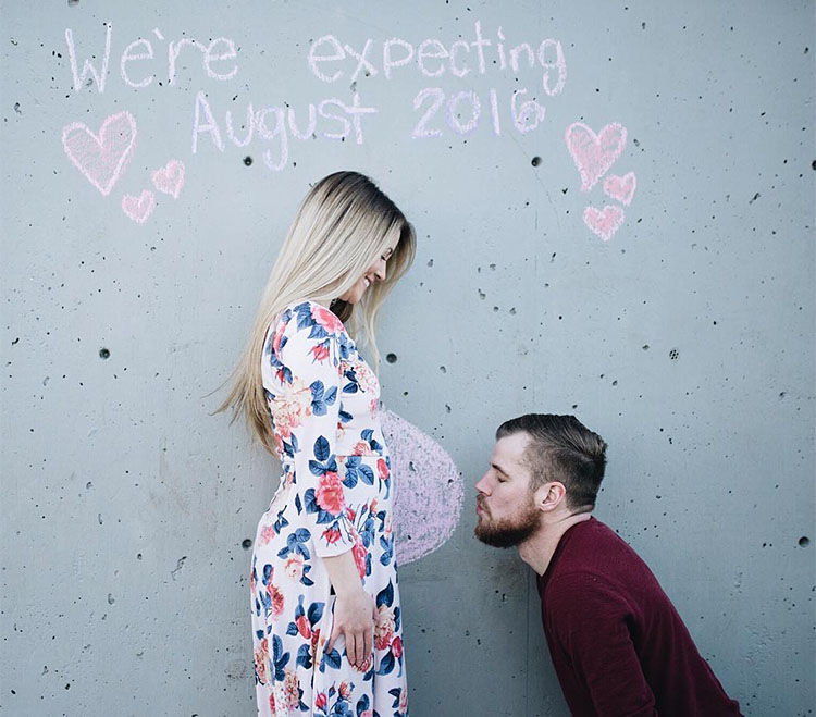 couple sweet pregnancy announcement idea