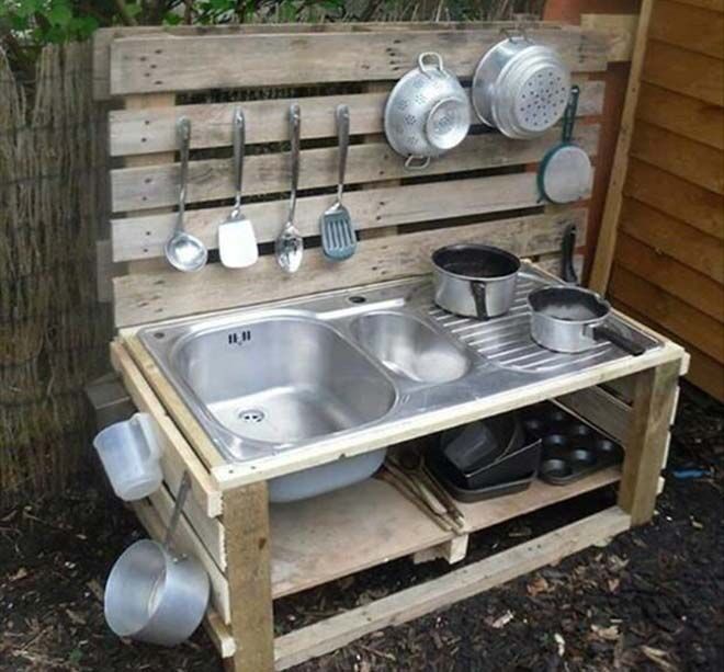 https://mumsgrapevine.com.au/site/wp-content/uploads/2017/04/mud-kitchen-ideas-3.jpg