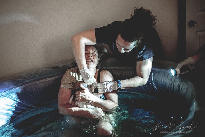 Laura Beck Photography midwife water birth
