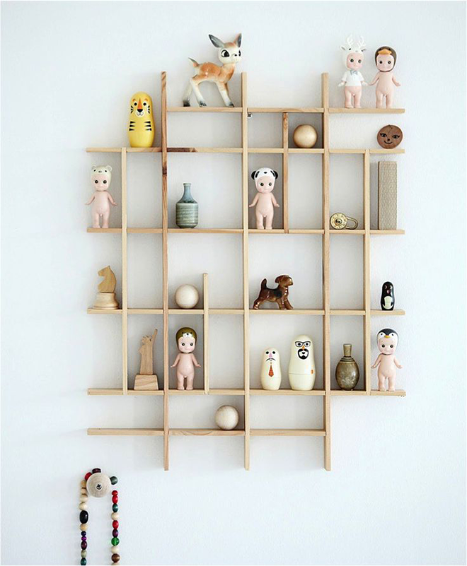Mokkasin wooden shelf