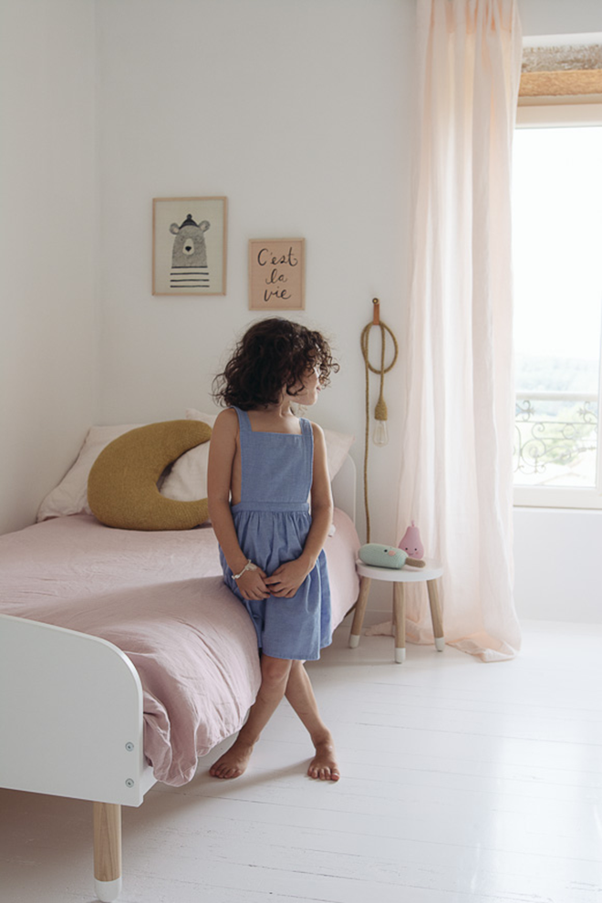 pretty pink girl's bedroom