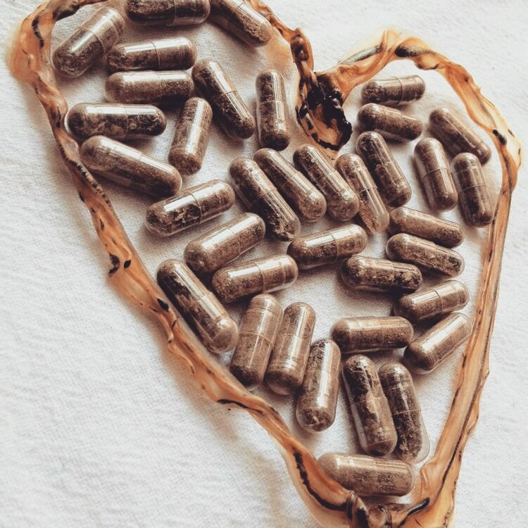 Dried umbilical cord with placenta capsules in heart shape