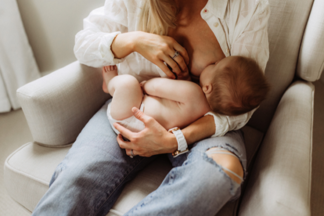 A new mother breastfeeding her newborn, illustrating the rhythmic nature of early feeding in the Mum's Grapevine newborn guide.