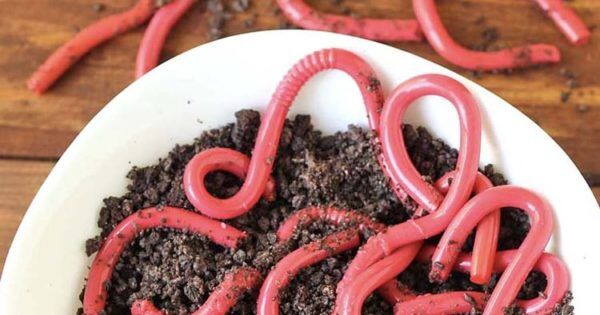 Kids fun recipe: make wacky Halloween jelly worms and cookie dirt