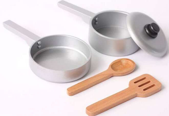 Hip Kids pretend play kitchen essentials pots and pans 