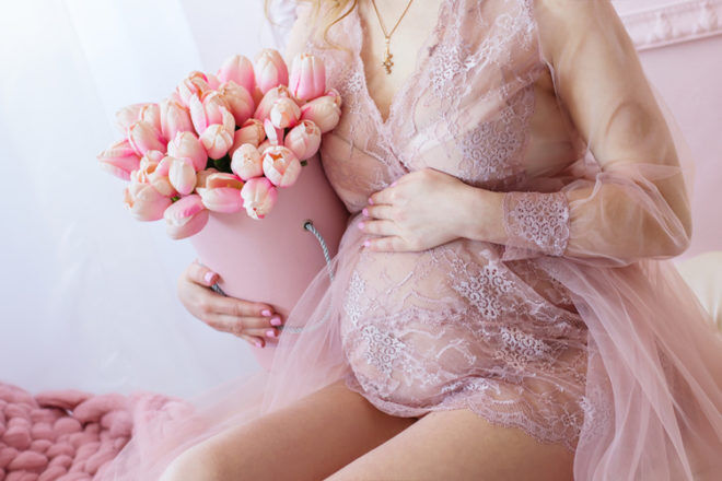 Sentimental baby naming: roses and lace pregnant belly