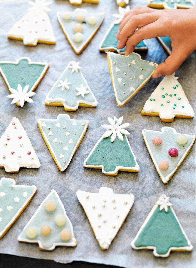 Spirulina Christmas tree biscuits