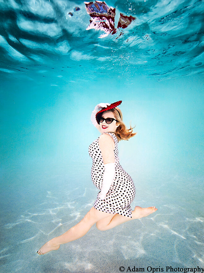Underwater maternity photo shoot