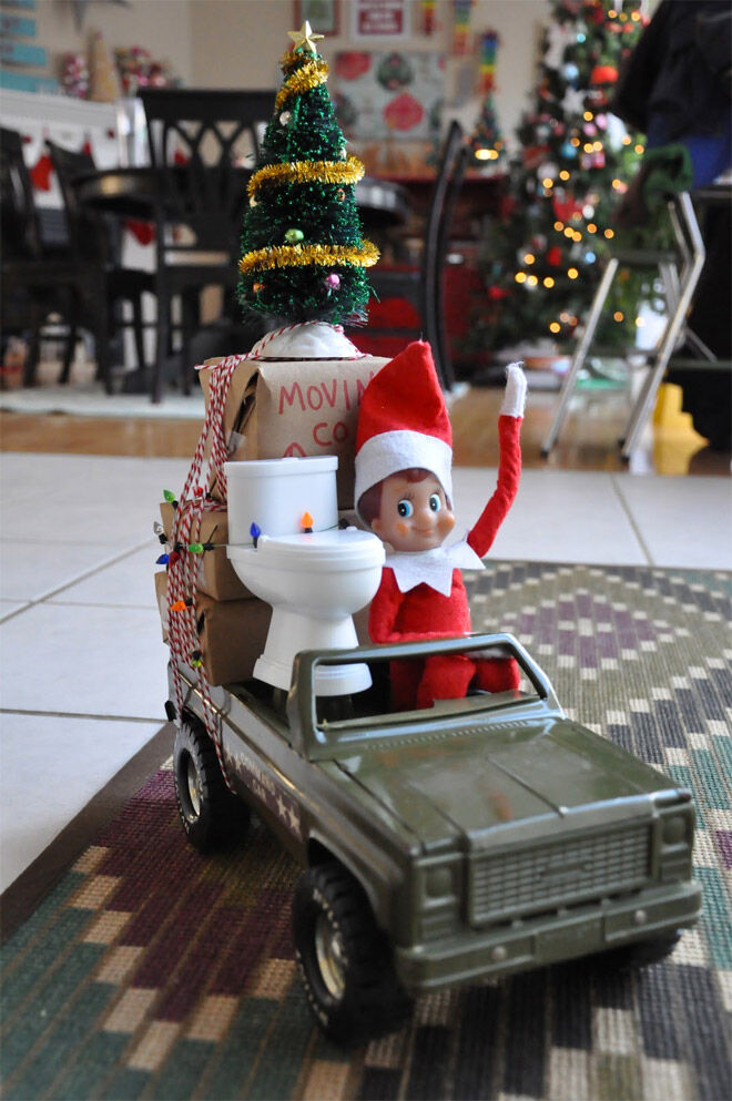 Elf on the shelf saying goodbye