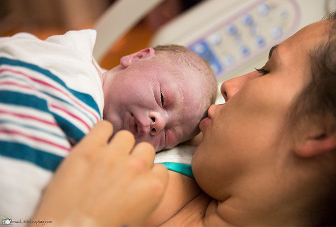 Quick birth in hospital corridor