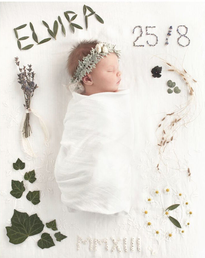 Baby announcement flowers and leaves