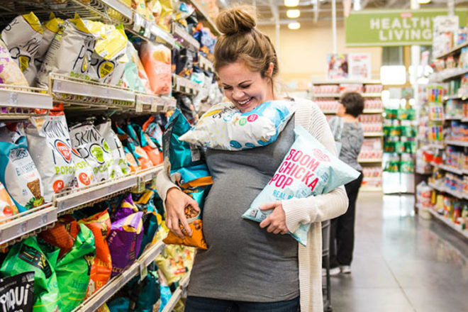 Pregnancy photoshoot in supermarket