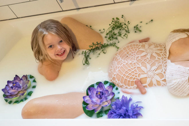 Laura Brouwer DIY milk bath maternity photo shoot