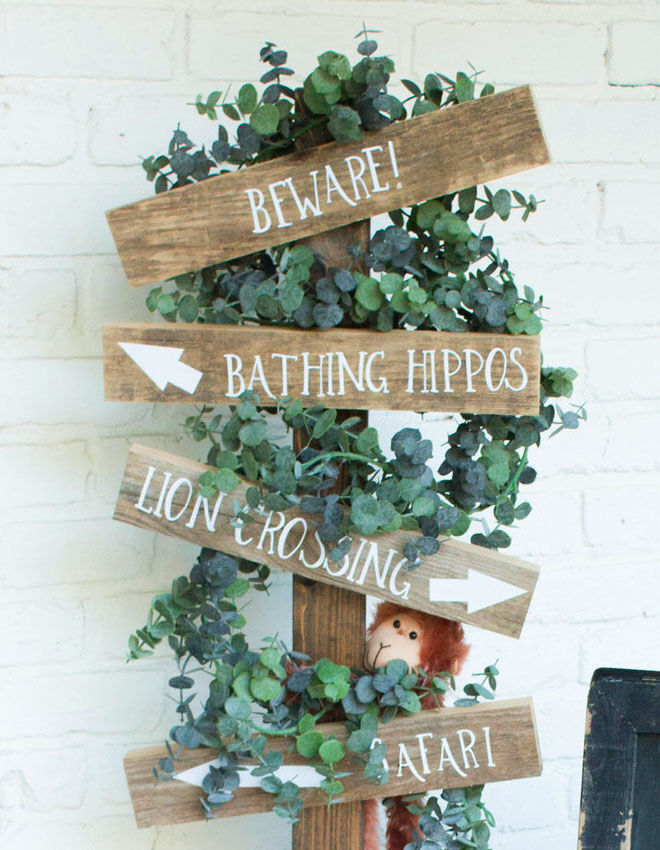 Safari baby shower entrance board