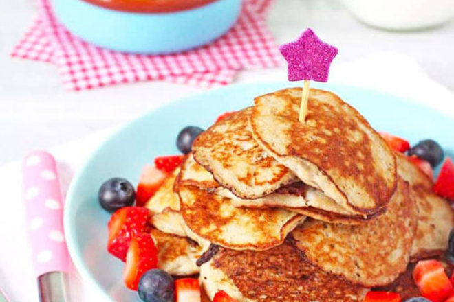 Finger food for baby, two-ingredient pancakes