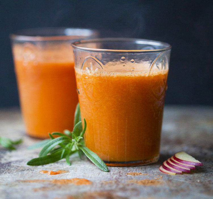 Warm carrot and apple juice