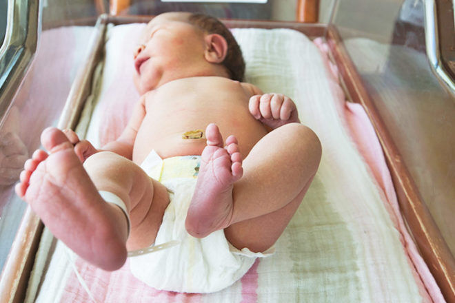 10 photos to take of newborn at hospital