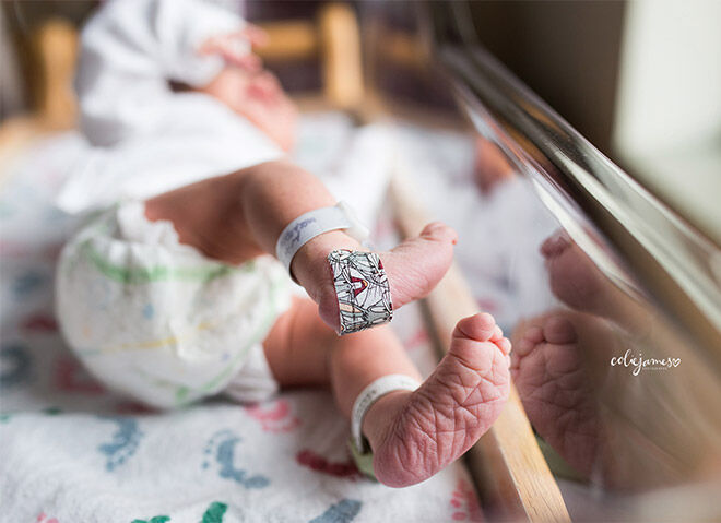 Tiny toes newborn photo