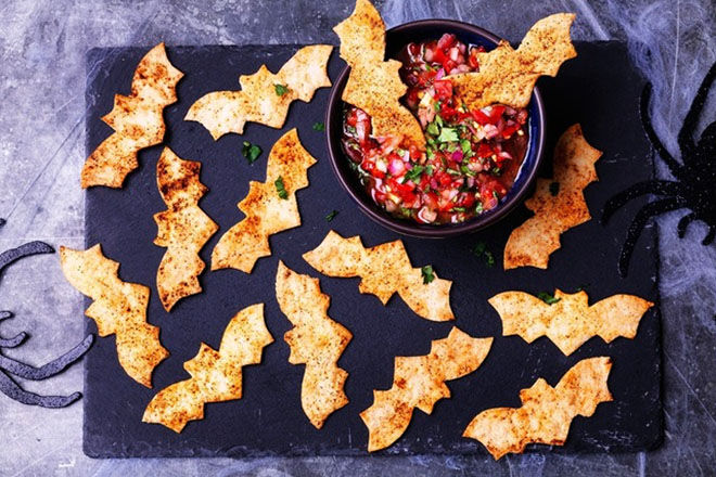 tortilla bats with tomato salsa