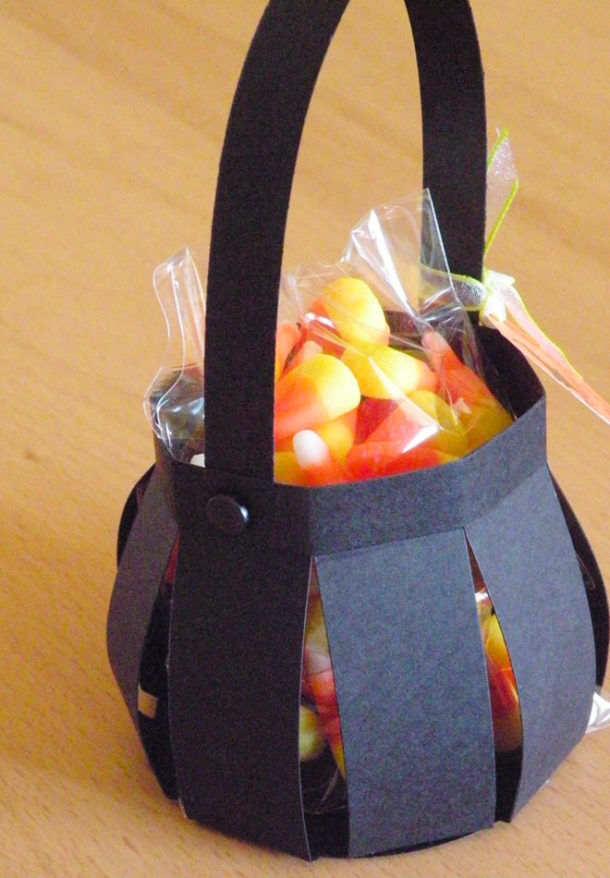 23 DIY Halloween Treat Bags To Scare The Kids   CouldronTreatBasket PaperNStamps 610x878 