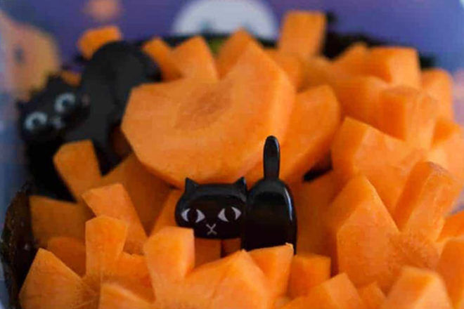 Carrot pumpkins and black cats for the lunch box on Halloween