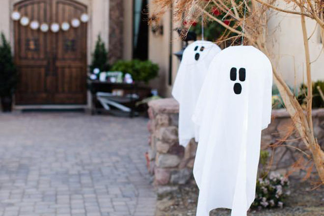 halloween decorations hanging ghosts