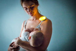Wearable night light for mums