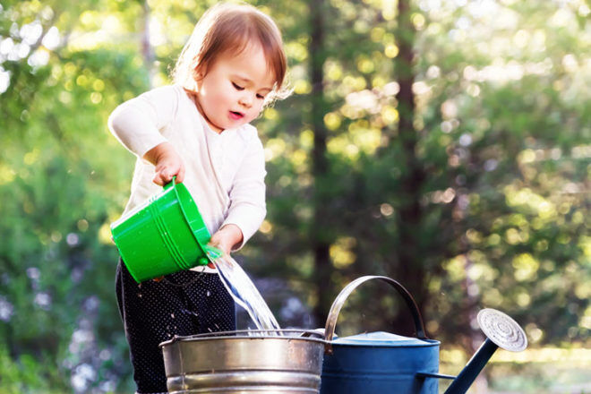 playing outside can help entertain your toddler while you feed your newborn
